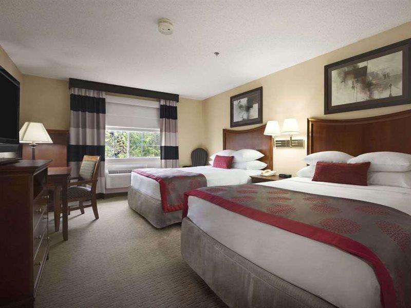 Ramada By Wyndham Del Rio Hotel Exterior photo